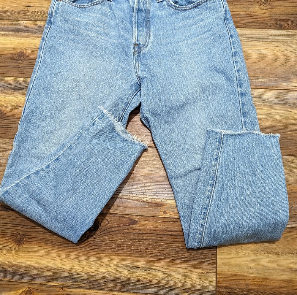 Levi's Wedgie Straight Med/Light Wash Cropped Jeans Size 29 - Picture 3 of 13